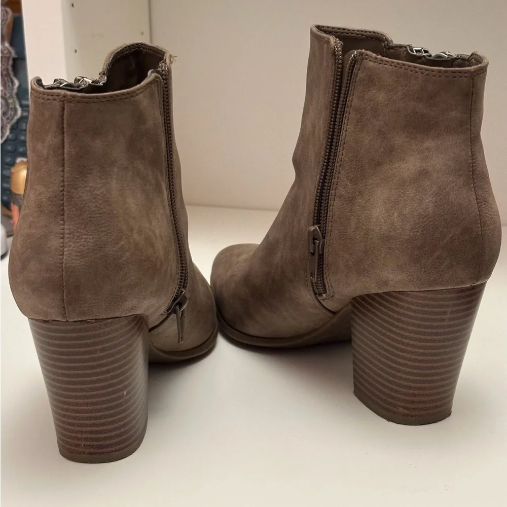 Guess Brown Ankle Boots with Suede Finish - Picture 5 of 6